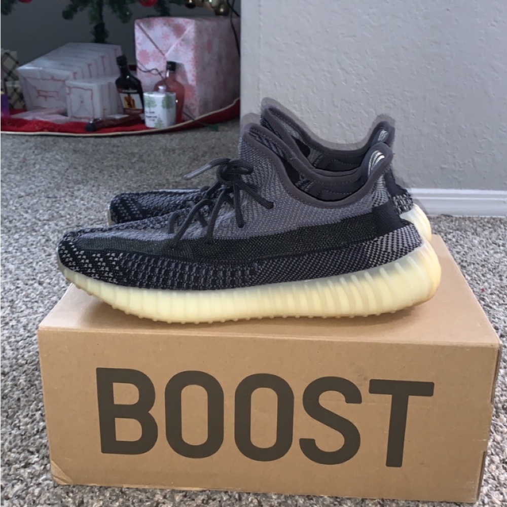 Yeezy Carbons Size 10.5